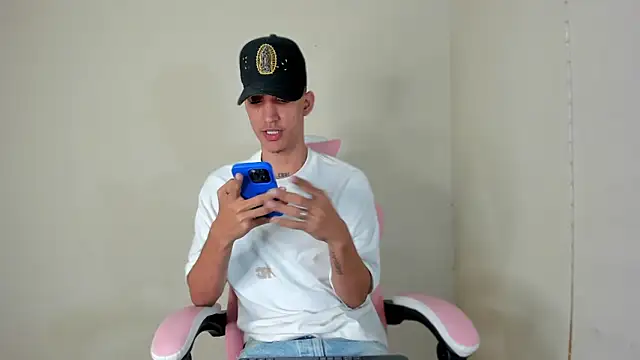 Snapshot of Richard27_ chatting on 09.30.25 Richard27 online show from 09.30.25