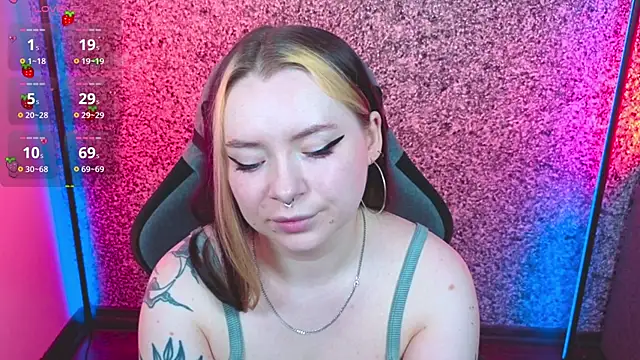 Snapshot of SadPotato_ chatting on 09.10.25 SadPotato  online show from 09.10.25