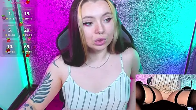 Snapshot of SadPotato_ chatting on 09.11.25 SadPotato  online show from 09.11.25