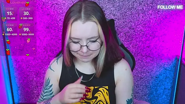 Snapshot of SadPotato_ chatting on 09.28.25 SadPotato  online show from 09.28.25