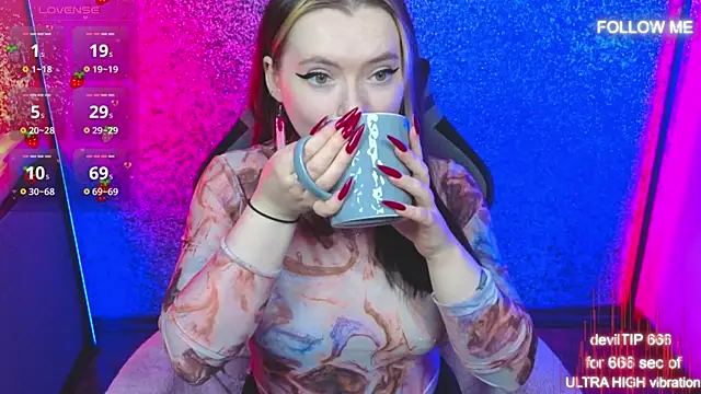 Snapshot of SadPotato_ chatting on 10.09.25 SadPotato  online show from 10.09.25