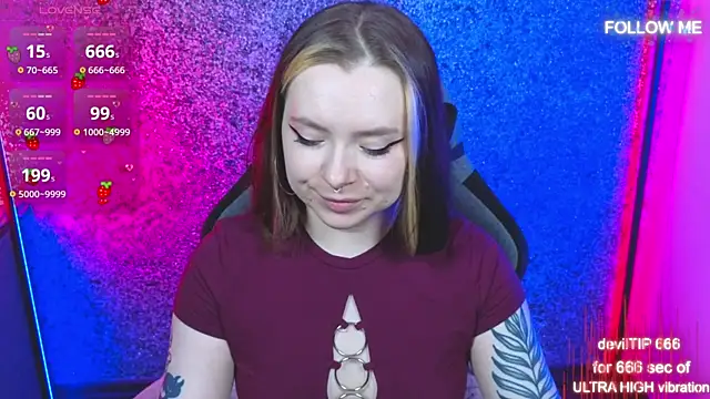 Snapshot of SadPotato_ chatting on 10.10.25 SadPotato  online show from 10.10.25