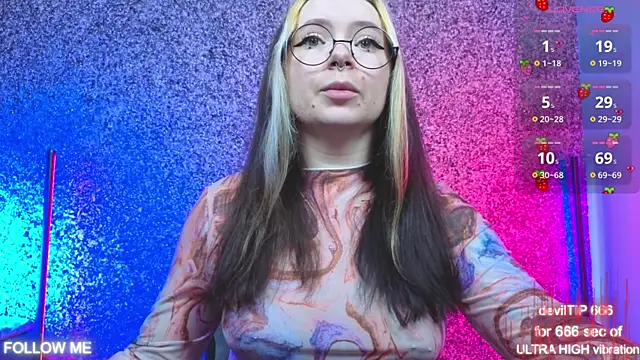 Snapshot of SadPotato_ chatting on 10.17.25 SadPotato  online show from 10.17.25