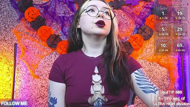 Snapshot of SadPotato_ chatting on 10.26.25 SadPotato  online show from 10.26.25