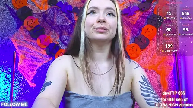 Snapshot of SadPotato_ chatting on 10.28.25 SadPotato  online show from 10.28.25