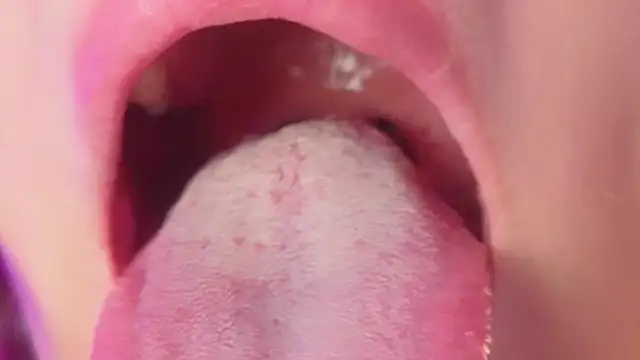 Snapshot of heiley_moon chatting on 09.28.25 heiley moon online show from 09.28.25