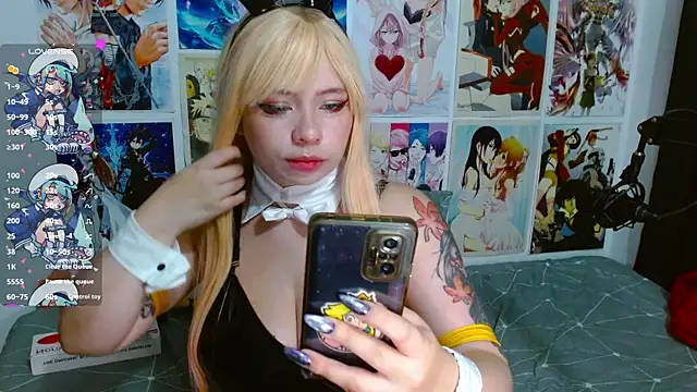 Snapshot of Lil-La chatting on 10.06.25 Lil-La online show from 10.06.25