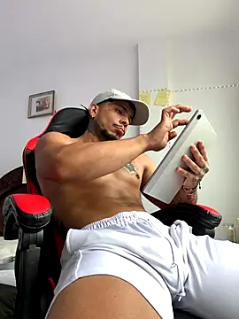 Snapshot of DeimonOficial chatting on 09.23.25 DeimonOficial online show from 09.23.25