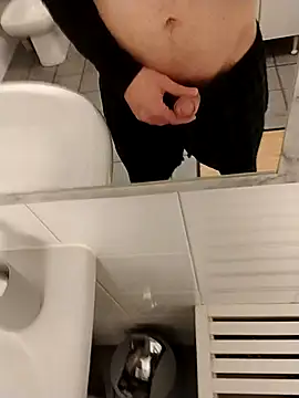 Snapshot of Baldassarre1990 chatting on 11.02.25 Baldassarre1990 online show from 11.02.25