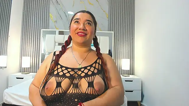 Snapshot of VanessaHard_as chatting on 10.15.25 VanessaHard as online show from 10.15.25