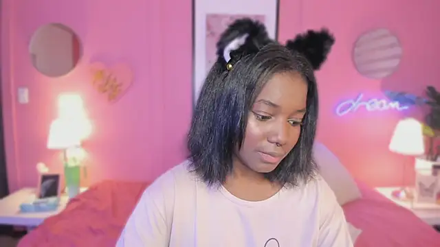 Snapshot of Annia_DH chatting on 09.24.25 Annia DH online show from 09.24.25