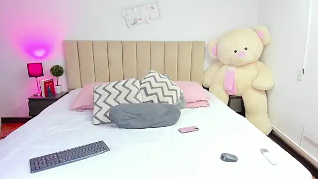 Alana Sky online show from 10.16.25