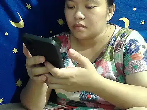 Snapshot of cris_sweety chatting on 10.30.25 cris sweety online show from 10.30.25