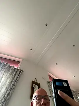 Snapshot of philefc chatting on 10.03.25 philefc online show from 10.03.25