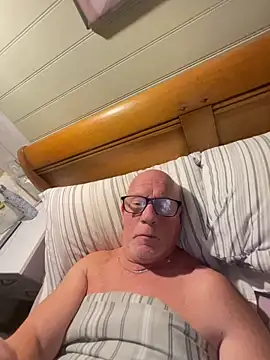 Snapshot of philefc chatting on 10.15.25 philefc online show from 10.15.25