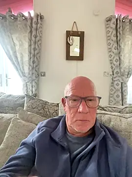 Snapshot of philefc chatting on 10.23.25 philefc online show from 10.23.25