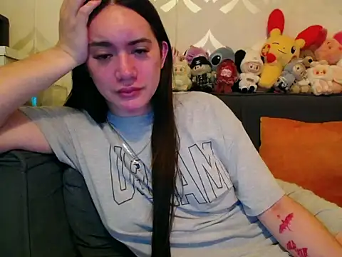 Snapshot of Yhanbeaufort18 chatting on 09.20.25 Yhanbeaufort18 online show from 09.20.25