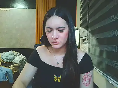 Snapshot of Yhanbeaufort18 chatting on 10.03.25 Yhanbeaufort18 online show from 10.03.25