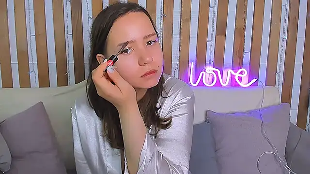 Snapshot of Laura_Ellinss chatting on 09.17.25 Laura Ellinss online show from 09.17.25