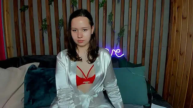 Snapshot of Laura_Ellinss chatting on 09.22.25 Laura Ellinss online show from 09.22.25