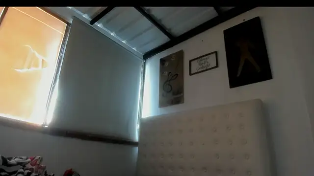 Snapshot of Roxannelorence_ chatting on 10.14.25 Roxannelorence  online show from 10.14.25