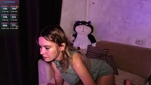 Snapshot of DemonaCast chatting on 10.04.25 DemonaCast online show from 10.04.25