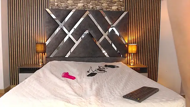 Snapshot of channelhs chatting on 10.30.25 channelhs online show from 10.30.25