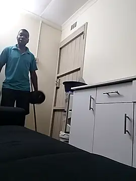 Snapshot of TmanZim2025 chatting on 10.04.25 TmanZim2025 online show from 10.04.25