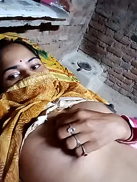 Snapshot of CUTE-786 chatting on 10.27.25 CUTE-786 online show from 10.27.25