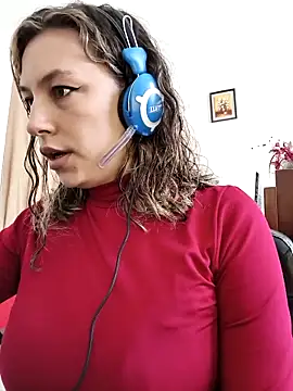 Snapshot of AlanaDesire chatting on 10.04.25 AlanaDesire online show from 10.04.25