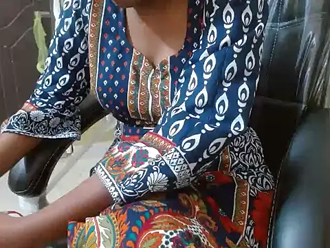 Snapshot of shallyji chatting on 10.14.25 shallyji online show from 10.14.25