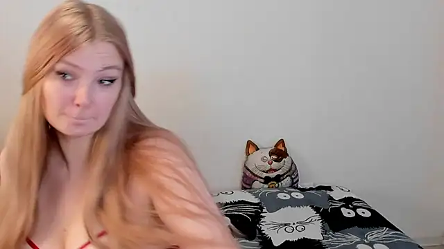 Snapshot of Leotorneo chatting on 10.15.25 Leotorneo online show from 10.15.25