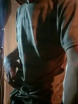 Snapshot of LUISSLEONN0958 chatting on 11.05.25 LUISSLEONN0958 online show from 11.05.25