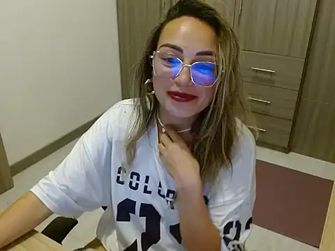 Snapshot of fox_renata chatting on 10.24.25 fox renata online show from 10.24.25