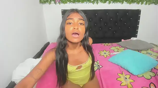 Snapshot of Irene_hot10 chatting on 10.17.25 Irene hot10 online show from 10.17.25