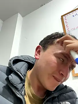 Snapshot of Robert2_honey chatting on 10.05.25 Robert2 honey online show from 10.05.25