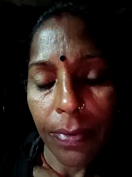 Snapshot of Suhana_pandit chatting on 10.11.25 Suhana pandit online show from 10.11.25