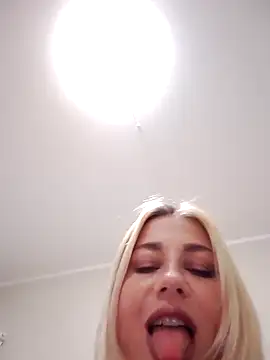 Snapshot of evakisimovareal chatting on 10.07.25 evakisimovareal online show from 10.07.25