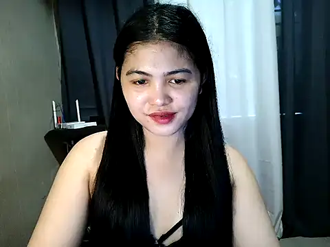 Snapshot of TrixieCollins chatting on 11.17.25 TrixieCollins online show from 11.17.25