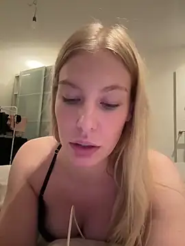 Snapshot of Chloemillerrxx chatting on 11.11.25 Chloemillerrxx online show from 11.11.25