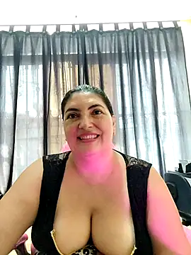 Snapshot of lina_maria99 chatting on 10.21.25 lina maria99 online show from 10.21.25