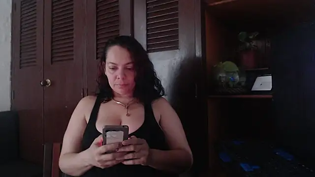 Snapshot of sthepany_gold chatting on 09.15.25 sthepany gold online show from 09.15.25