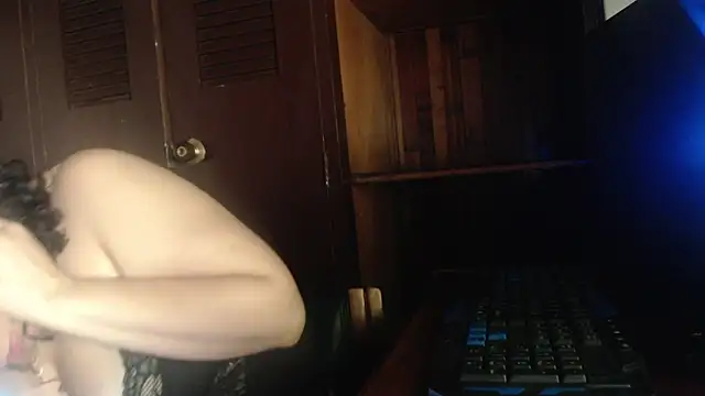 Snapshot of sthepany_gold chatting on 09.18.25 sthepany gold online show from 09.18.25