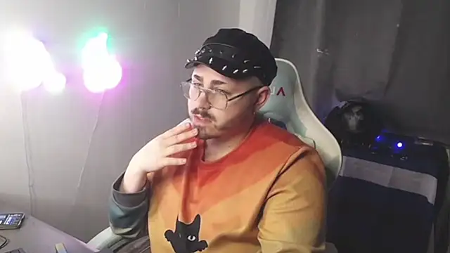 Snapshot of FabianKinky chatting on 10.13.25 FabianKinky online show from 10.13.25