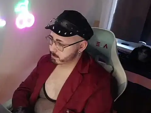 Snapshot of FabianKinky chatting on 10.19.25 FabianKinky online show from 10.19.25