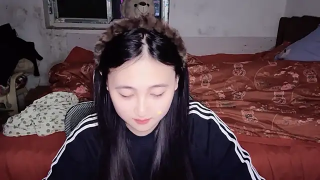 Snapshot of xxz98 chatting on 10.31.25 xxz98 online show from 10.31.25