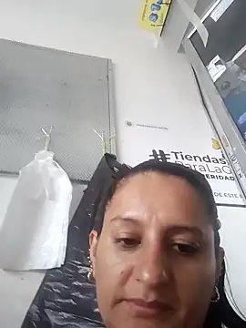 Snapshot of Titiss8921 chatting on 09.10.25 Titiss8921 online show from 09.10.25