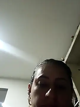 Snapshot of Titiss8921 chatting on 10.18.25 Titiss8921 online show from 10.18.25