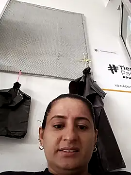 Snapshot of Titiss8921 chatting on 10.27.25 Titiss8921 online show from 10.27.25