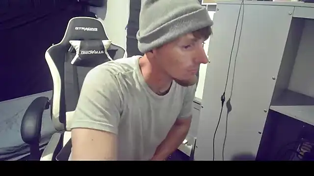 Snapshot of Robbin_Bnks chatting on 10.15.25 Robbin Bnks online show from 10.15.25